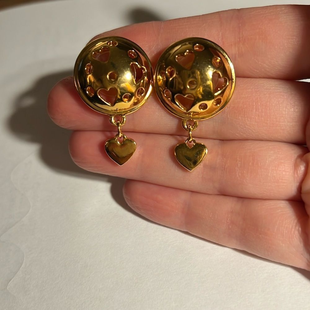 Vintage Avon Open your heart gold tone pierced earrings.